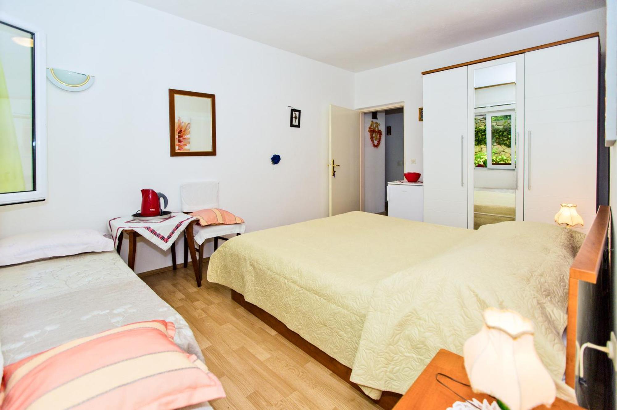 Rooms Barbaric Hvar Town Exterior photo