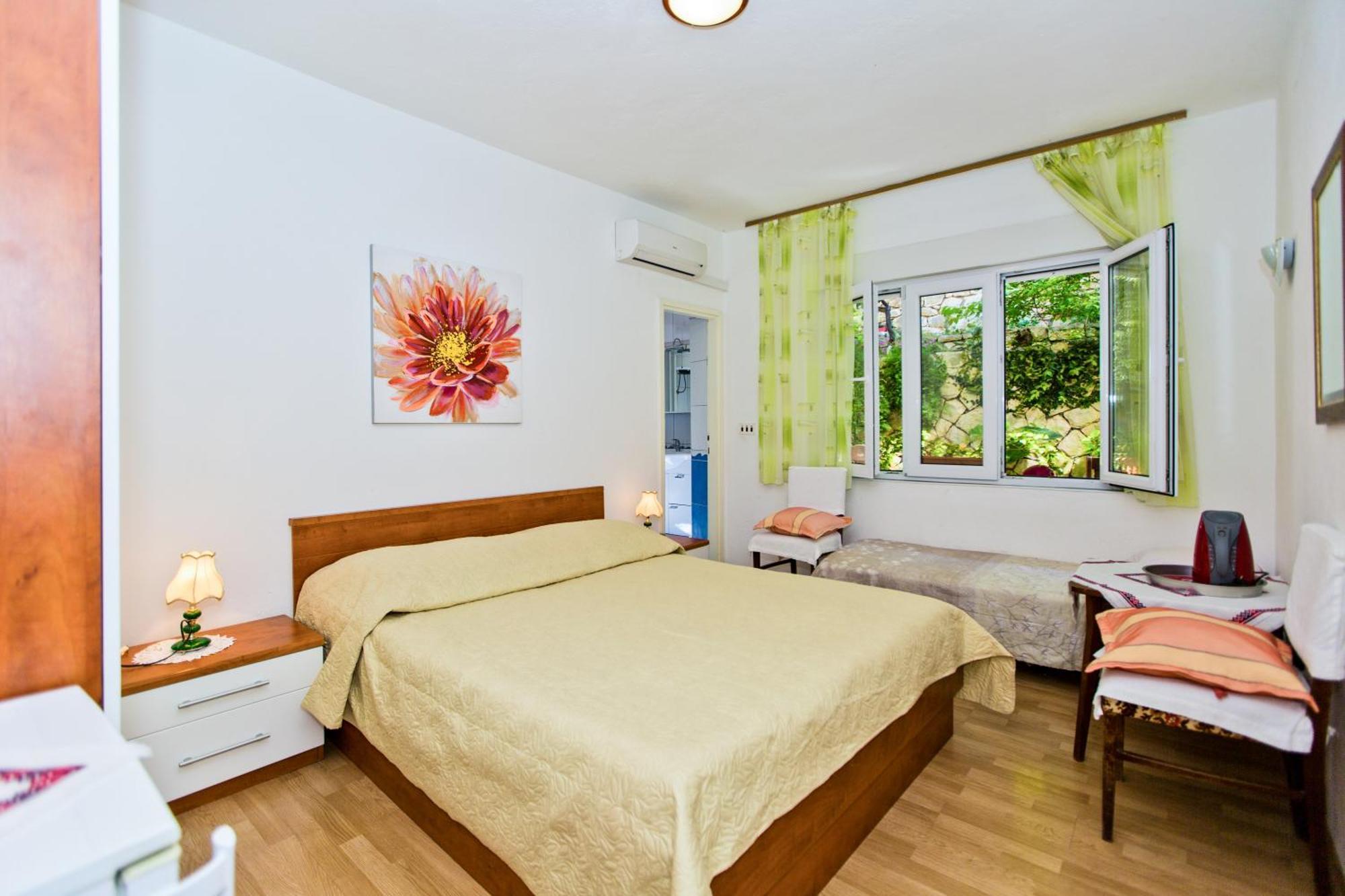 Rooms Barbaric Hvar Town Exterior photo